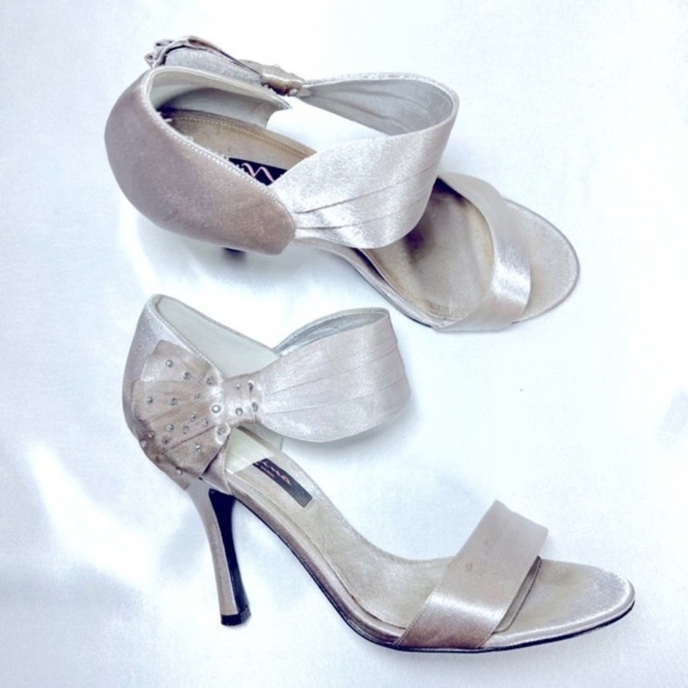 Nina Clova Silver Heels size 9.5